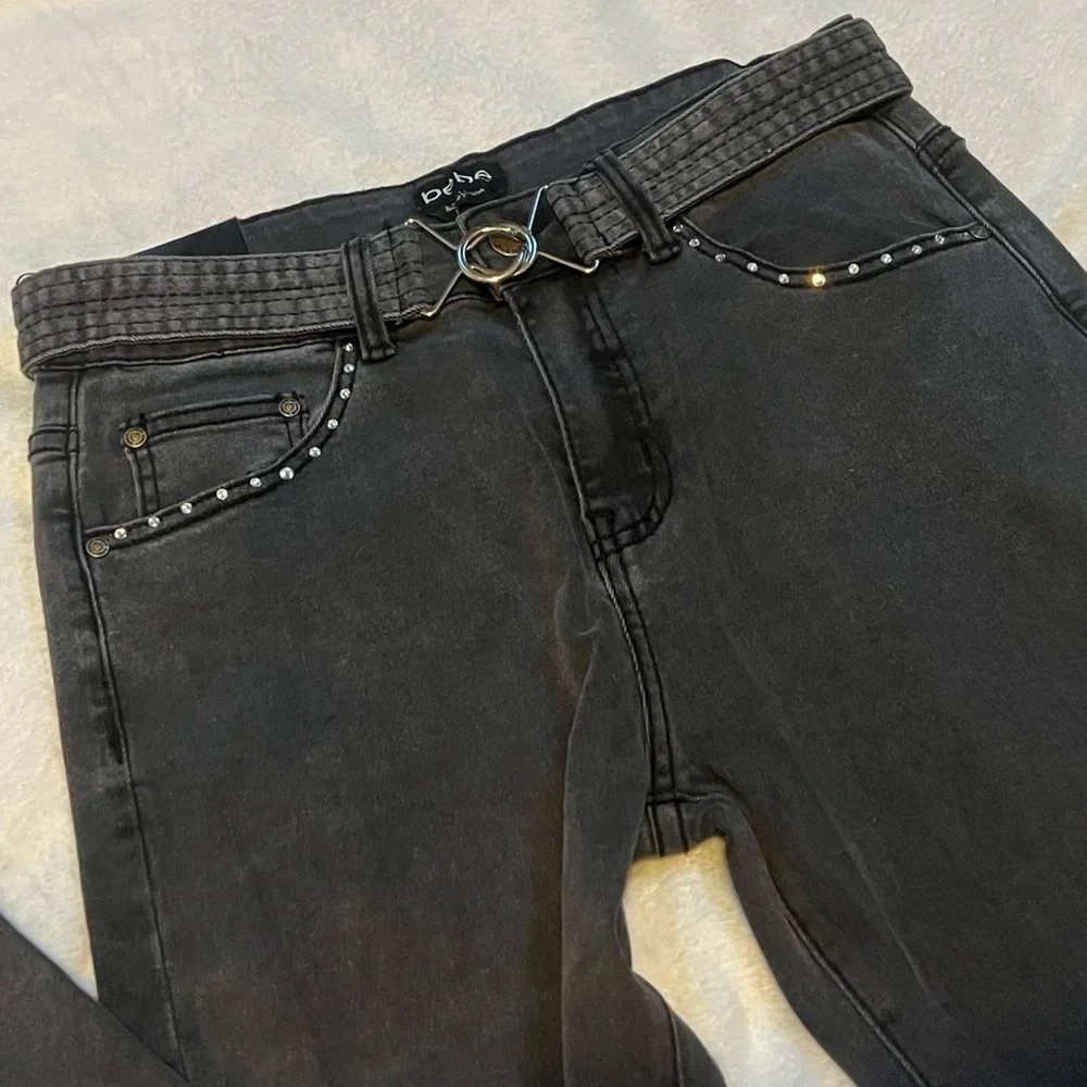 NWT Bebe Charcoal Straight Leg High Rise Rhinestone Accent Jeans Stretchy Gray